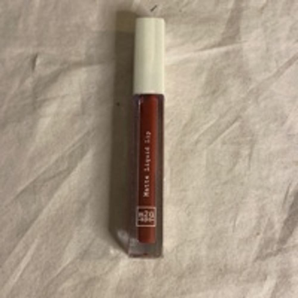 m2u NYC Matte Liquid Lipstick Shade Queens 2201 Cruelty-Free